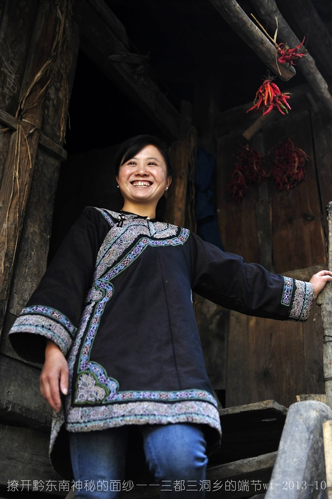 <em>留宿</em>于水族<em>六姐妹</em>家之后…当慢慢解开她的扣子